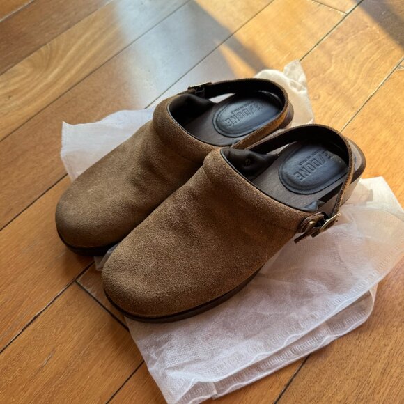 Re/done 70’s Classic Suede Buckle Clogs - Picture 3 of 3